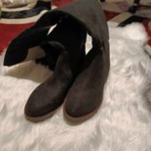 Bandolino (Faithe 2 Over-the-Knee Boot) - Picture 4 of 5